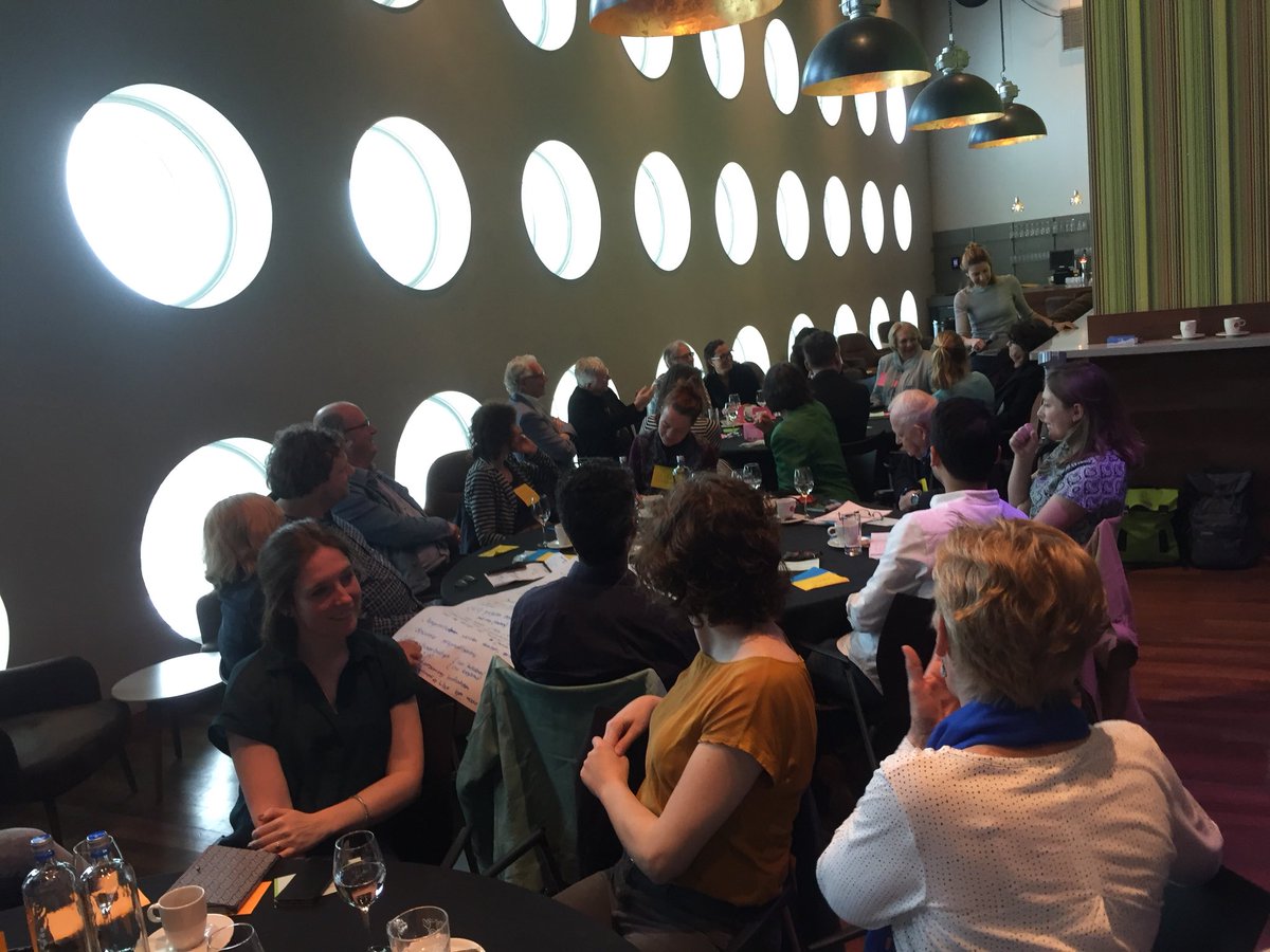 MaartenHeuven's tweet photo. Goede gesprekken aan ronde tafels met sociaal makelaars in @TiVre_Utrecht. Wat zij er toch een hoop geweldige initiatieven #030smb https://t.co/kHU7drFkc8