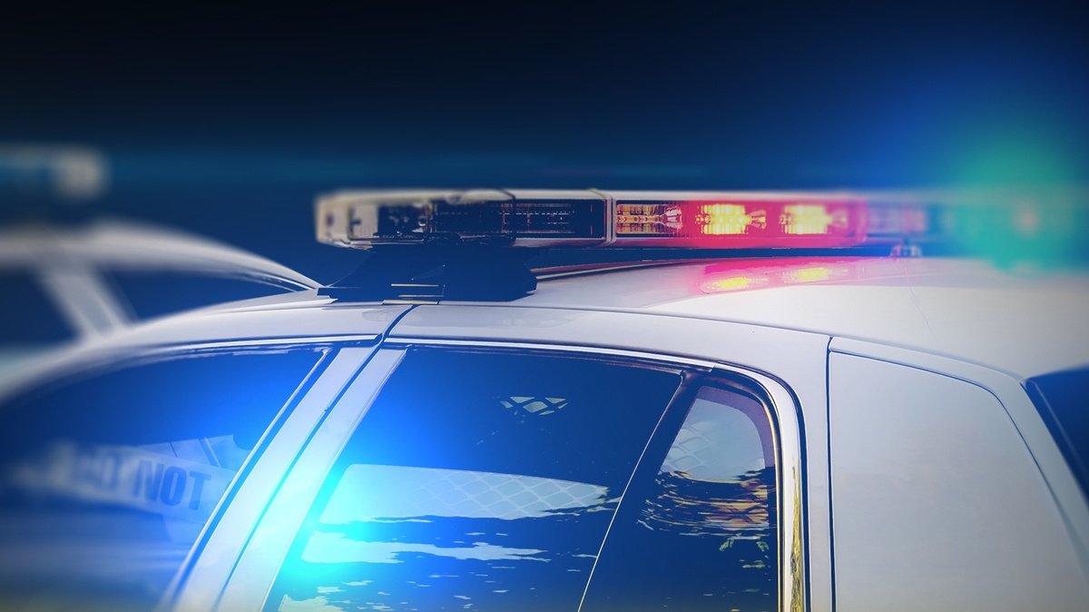WLKY's tweet photo. 1 person dead after crash in E-town https://t.co/mBow8VRKdn https://t.co/aYEMyn1Xgn