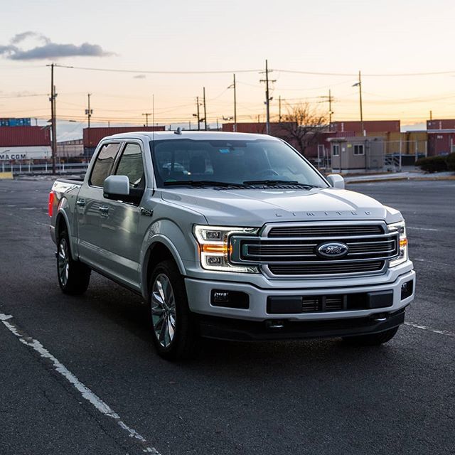 diariomotor's tweet photo. Ya puedes leer en Diariomotor la prueba de esta espectacular Ford F-150 Limited con motor 3.5 V6 EcoBoost. Una prueba que no podrás leer en muchos más sitios. Por @sergioalvarezdm #fordf150 #fordlobo #builtfordthough #ford #fordtrucks #diariomotor #prueb… https://t.co/NsvHrmURLZ https://t.co/eMcf6SECrj