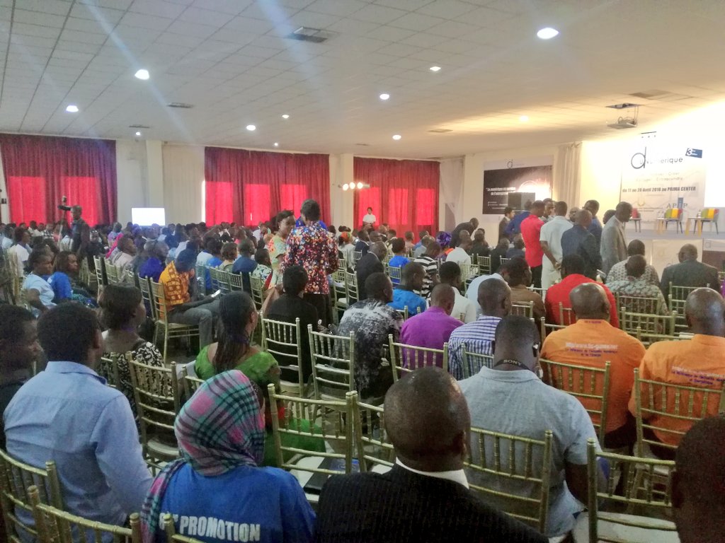 elbahdara's tweet photo. Il ya du beau monde à la 1ère journée de la #SemDuNum18
Le 1er panel commence bientôt "Transformation Numérique en Afrique"

#kibaro #team224 #Guinee #Entrepreneuriat #Numerique #Afrique @Teliwel @moudjames23 @ablogui @APIP_Guinee @GouvGN @abdrahmane_d @elbahdara @semainedunumgn https://t.co/iqFVYJ6jmX