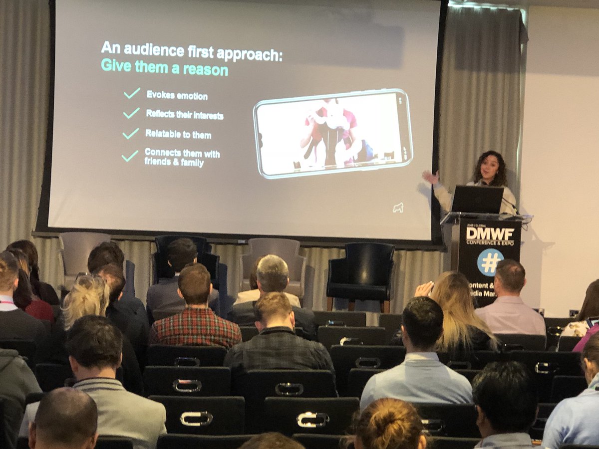 GlenGilmore's tweet photo. “Give your community a reason to connect.” ~ @JanaHisham @JungleCreations #DMWF #contentstratedy #contentmarketing #smm https://t.co/5TgW5bO4mt
