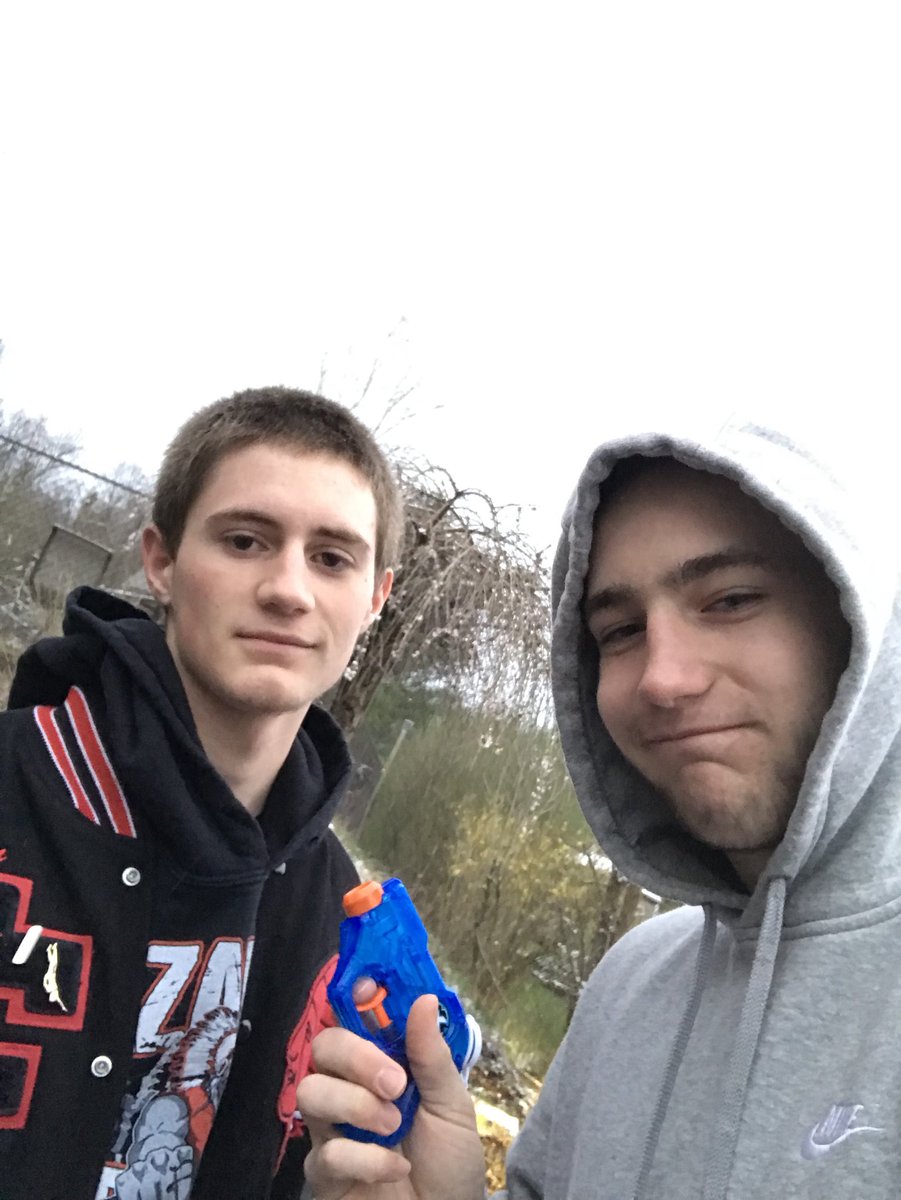bedwetters1's tweet photo. Early bird gets the worm #LoneSurvivor @EF_Assassins @ChasingThaCloud https://t.co/MeFRbqlkCd