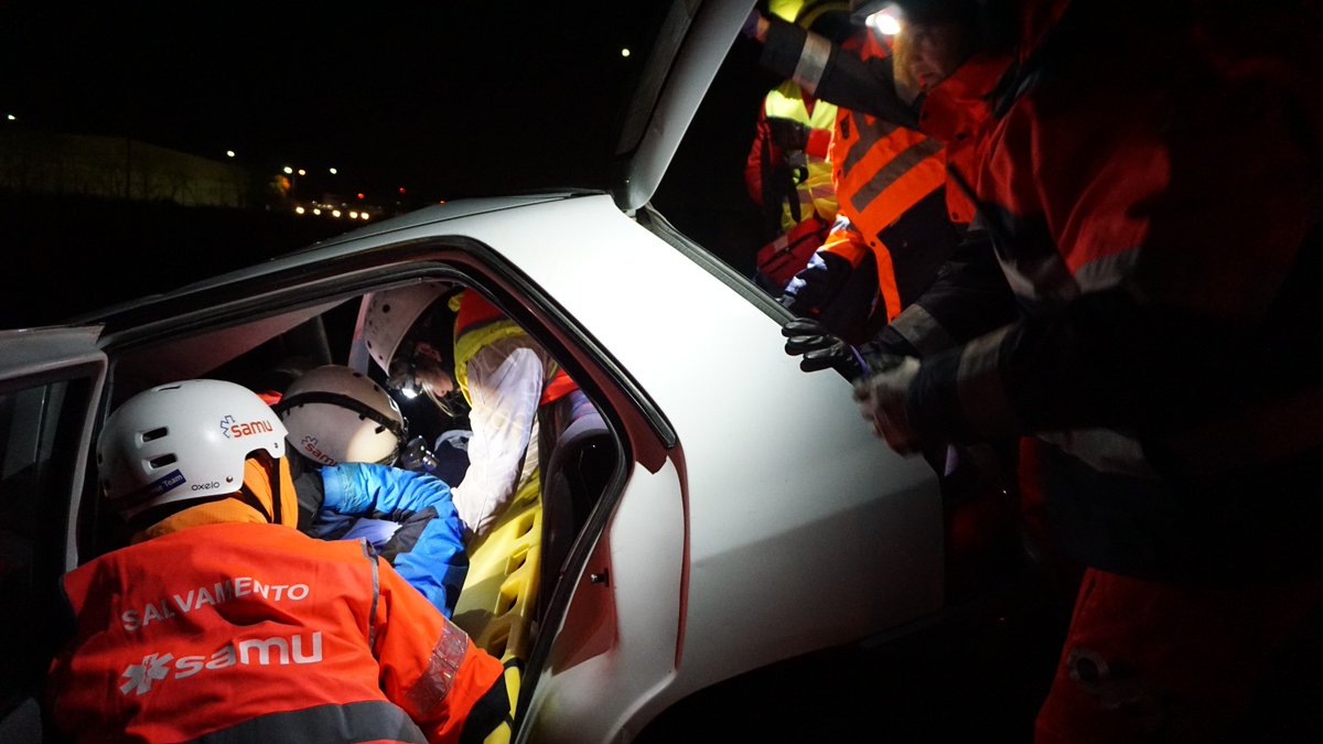 Escuela_SAMU's tweet photo. La coordinación y el trabajo en equipo son claves en las #emergencias. #aprendehaciéndolo #urgencias #CrisisTaskForce2018 con @grupo_samu https://t.co/njfB49Jxc4
