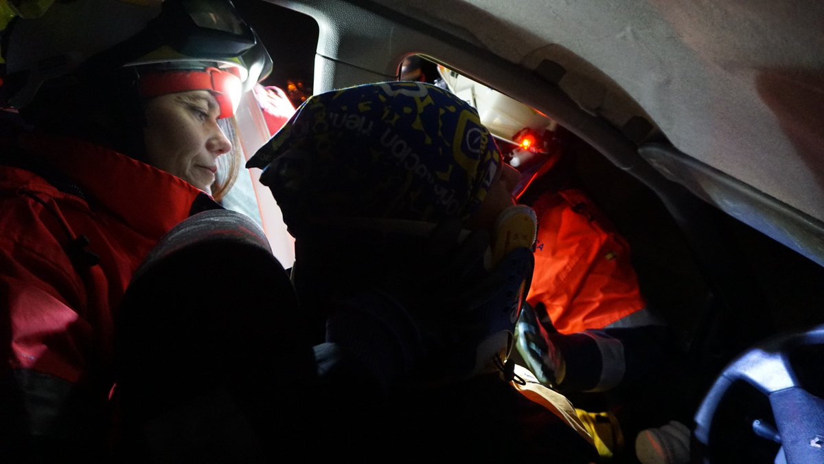 Escuela_SAMU's tweet photo. La coordinación y el trabajo en equipo son claves en las #emergencias. #aprendehaciéndolo #urgencias #CrisisTaskForce2018 con @grupo_samu https://t.co/njfB49Jxc4