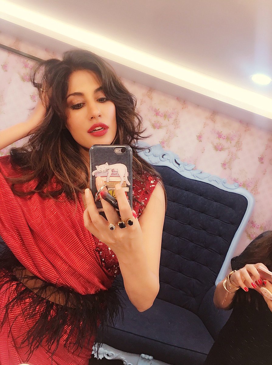 IChitrangda's tweet photo. On sets for #didlilmasters4 styled by #stylecell #lakshmilehr Muh #kajolmulani ❤️ #redlipclassic #redcoloroftheday https://t.co/N7jSsc2dYJ