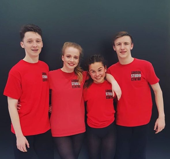 LSCJuniorsLDN's tweet photo. Don't miss the chance to apply to audition for LSC's Saturday Associate Programme on Sat 26 May. Our current SAP students pictured below were given the opportunity to help out @MOVEITSHOW 2018. Go to https://t.co/2DTFyTCrXH for more info https://t.co/0mOBsUBiaA