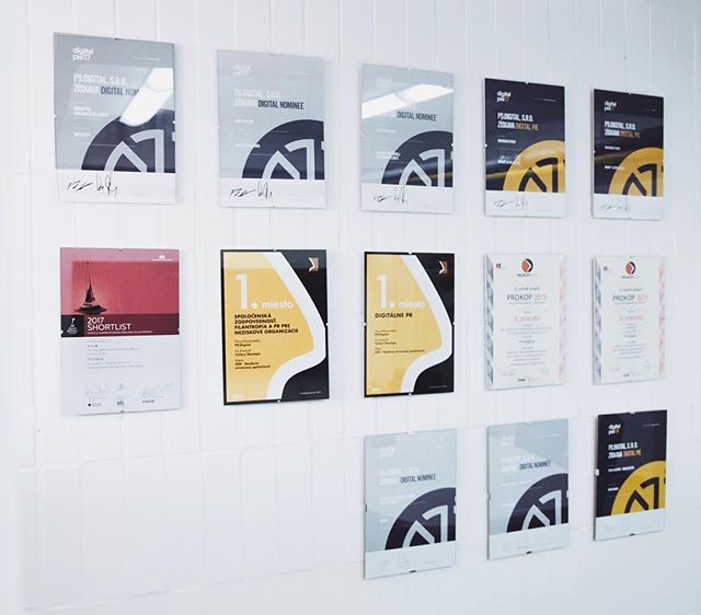 psdigitalsk's tweet photo. Sú pokope!👌🏻 ____
#digital #agency #agencylife #agentura #wall #stena #ocenenia https://t.co/VaT8F37t6T https://t.co/eMG6DBIPkp