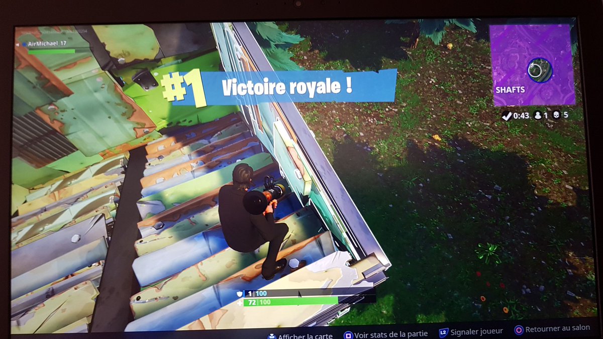 AirMichael__'s tweet photo. Défi réussi ! La rediff passera sur Youtube ! J'avais le droit qu'a la premiere arme que je trouve jusqu'au top 10 ! Par contre niveau matériaux c'était la dèche mais je m'en suis sorti ! @davidkclash https://t.co/xzdQJdCVlB