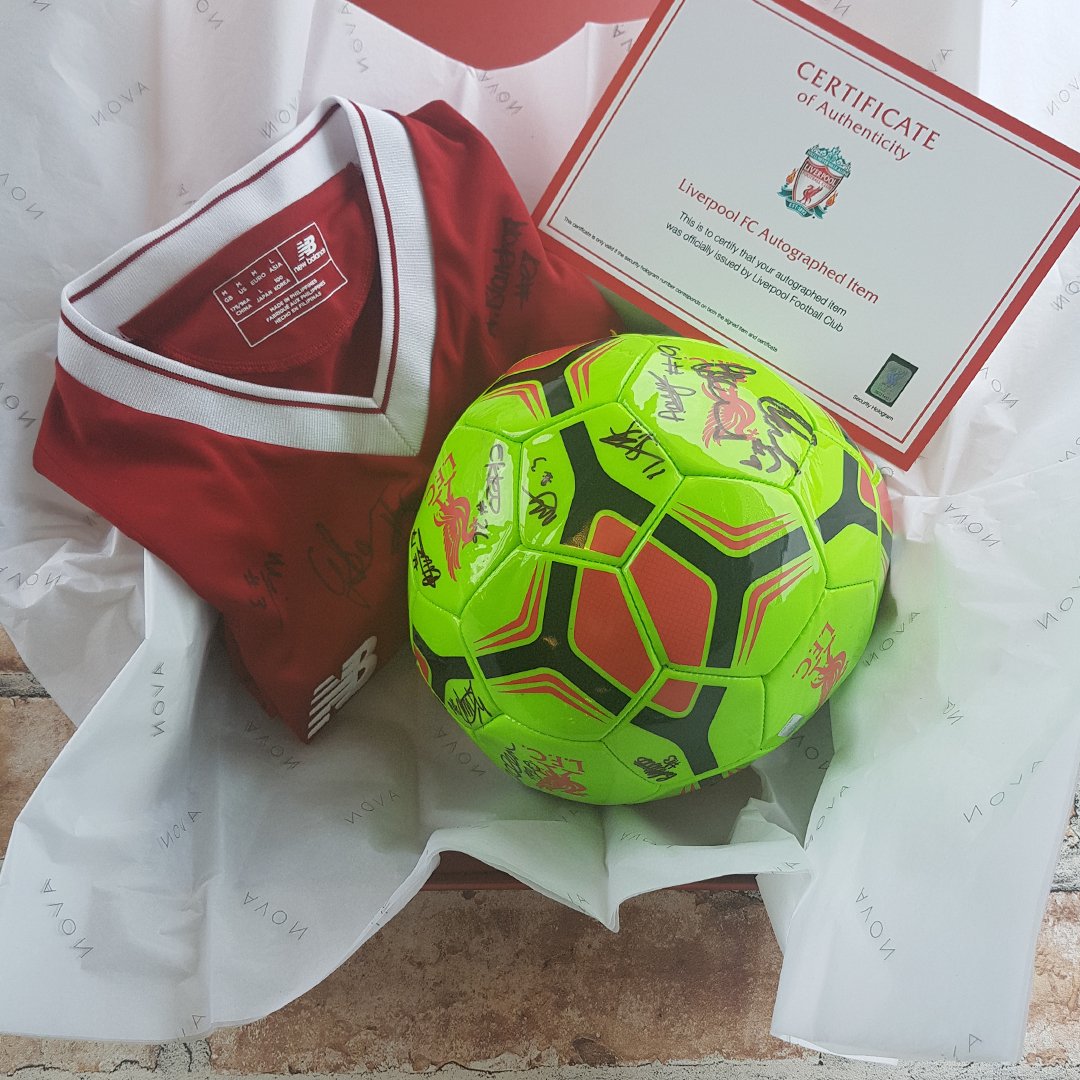 Avon_UK's tweet image. We’re kicking-off the week with the ultimate fan giveaway! YOU could be 1 of 4 lucky winners to score yourself X2 tickets to @LFCLadies vs Everton Ladies FC match on 27/04/18, plus a signed shirt and football! Simply RT this post ⚽ UK Only. Full T&amp;amp;Cs: bit.ly/2H4KBwB