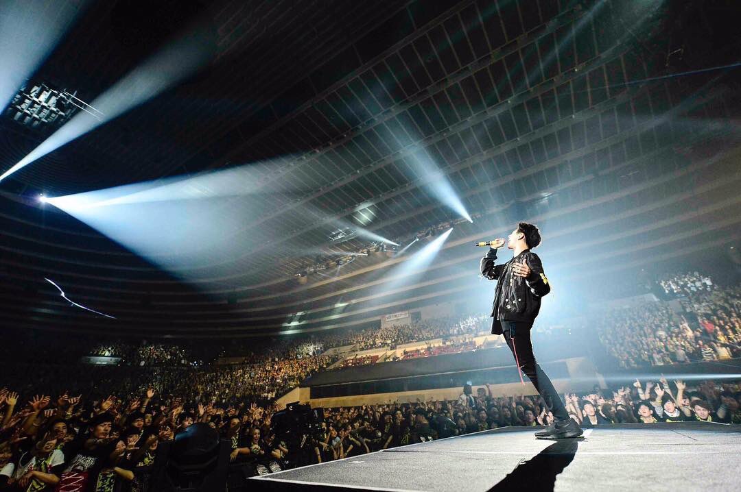 oor_ytrrr's tweet photo. あなたの声を、ONE OK ROCKの曲を
聞き続けて今の私がいます。
感動と勇気をいつもありがとう
30歳は未知の領域だね！笑
ONE OK ROCKが何歳になってもついていく！絶対に。心から愛してるよ。

Taka 誕生日おめでとう。

  #4月17日はTakaの誕生日 https://t.co/ZGJ0evSRbA