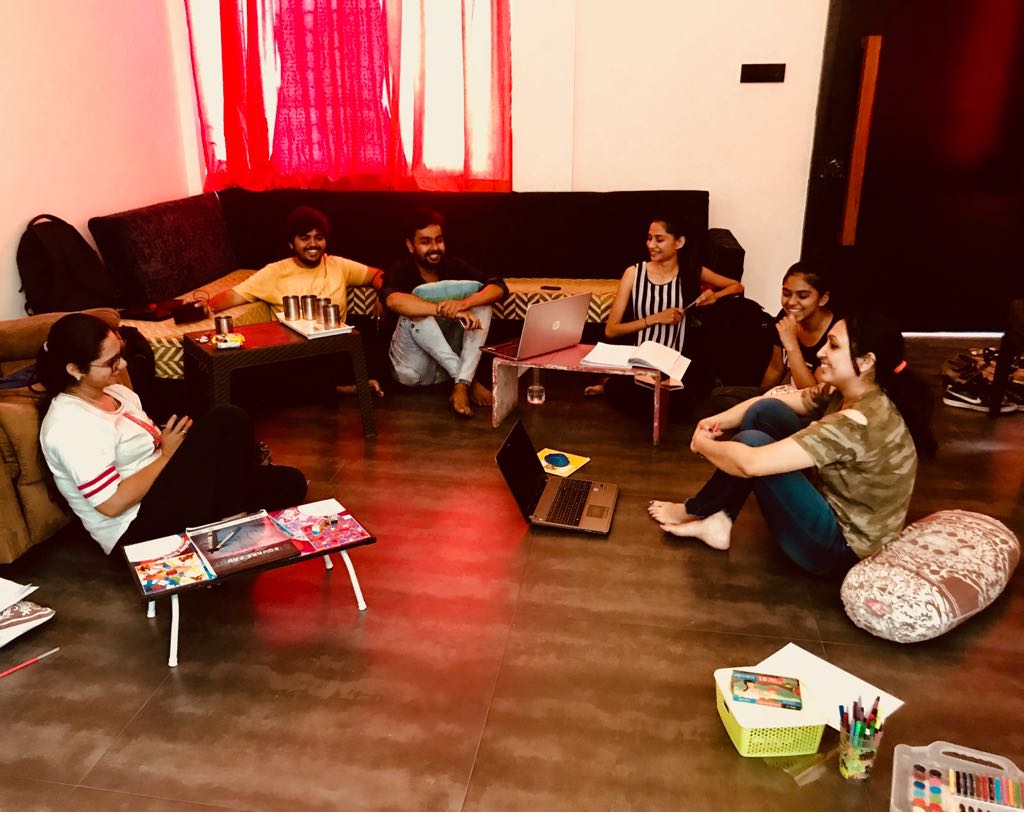 acecreatiwitty's tweet photo. When the office comes home!😄

#ACEcreatiwitty #TuesdayThoughts #Hometime #Officefun #Indore #ACE #creativity #InteriorDesign https://t.co/g3MwQ2HqXg