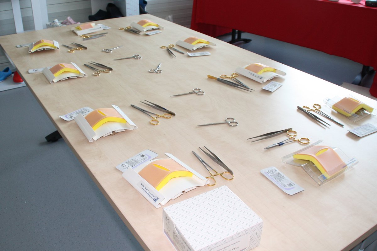 MeekersMedical's tweet photo. LVO dag bij Meekers Medical, met lezingen 'Melanoom van de huid', 'Brandwonden', 'Fasciitis necroticans', 'Brandwonden OK in het RKZ' en workshops 'Gipsen', 'Knopen', 'Hechten', 'Wondverzorging' en 'Ergocoaching'. https://t.co/EXYlVrgRAR
