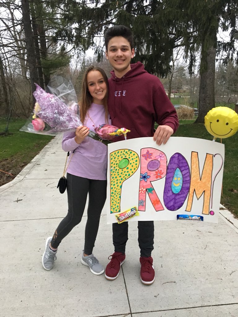 BBHHSProm2020's tweet photo. @JordanShaheen22 asked @oliviastuehr and she said YES!! Congratulations Jordan have a blast you two😜👍🏼💕 https://t.co/2DJ4apO8bC