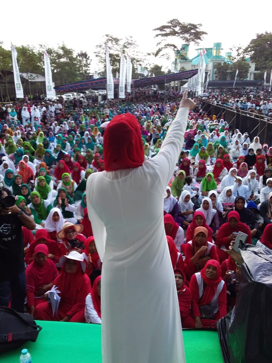 puti_soekarno's tweet photo. Yang membuat saya kembali merasa bersyukur, acara tadi ditutup dengan dzikir dan doa bersama dari 99 Kyai sepuh secara bergiliran. Terima kasih sekali dukungan dan doanya sedulurku semua.

#KabehSedulur #KabehMakmur #2UntukJatim #GusIpulMbakPuti #GusIpulMbakPutiMenang #JatimHebat https://t.co/K0Om2VwUPW