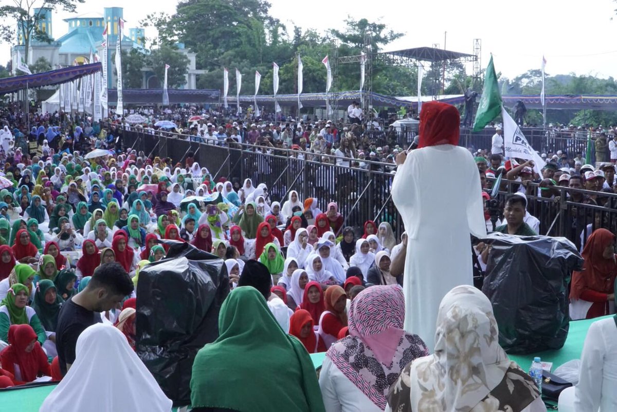 puti_soekarno's tweet photo. Yang membuat saya kembali merasa bersyukur, acara tadi ditutup dengan dzikir dan doa bersama dari 99 Kyai sepuh secara bergiliran. Terima kasih sekali dukungan dan doanya sedulurku semua.

#KabehSedulur #KabehMakmur #2UntukJatim #GusIpulMbakPuti #GusIpulMbakPutiMenang #JatimHebat https://t.co/K0Om2VwUPW
