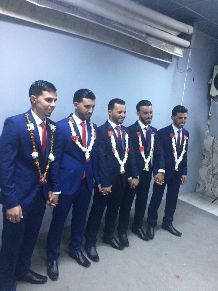 Onlyllibya's tweet photo. لأول مرة في ليبيا زواج خمسة 5 إخوة دفعة واحده من مدينة "زليتن" من عائلة #بشينة ماشاء الله تعتبر من الحالات النادرة على مستوى العالم  تحدو كل شئ والوضع القائم توكلوا على الله وانطلقوا بكل ثقة الف مبروك وحفظكم الله ربي يهنيكم وربي يرزق الجميع✋ #ليبيا https://t.co/cIwBaQeho9