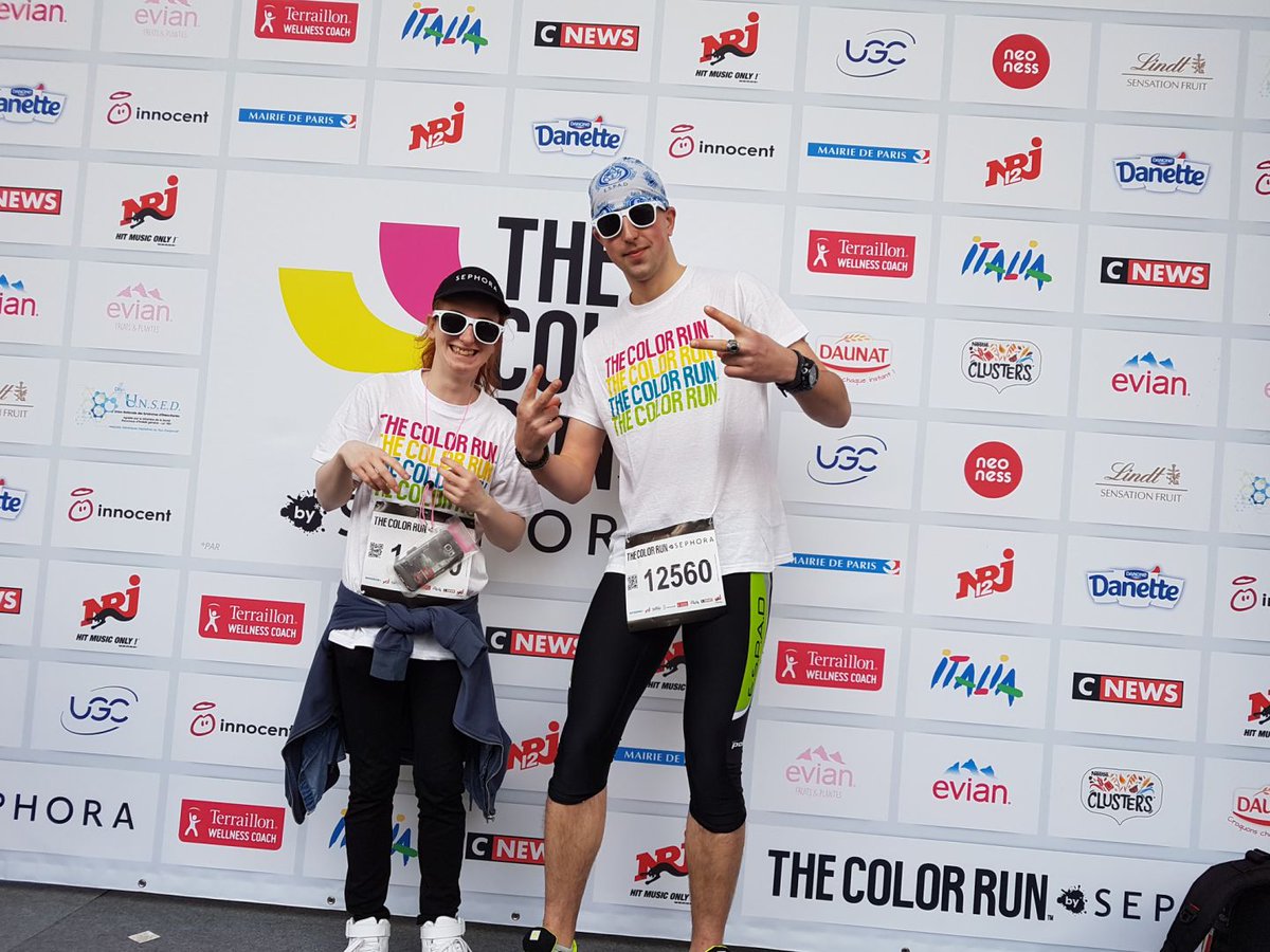 Cassie18_04's tweet image. Première fois au @TheColorRunFR avec @Secouriste28  mon frère c'était trop bien surtout le concert après #ColorRun2018