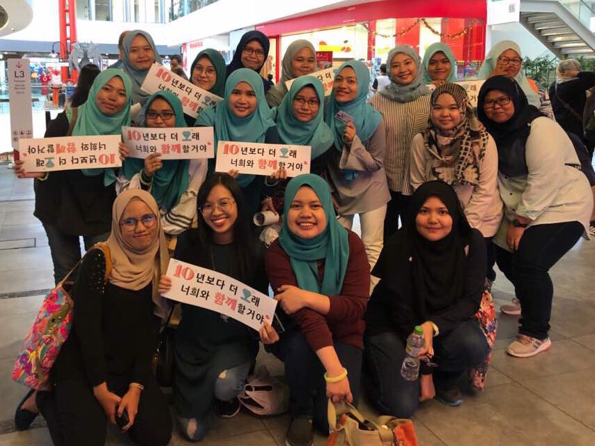 jinkissonyou's tweet photo. Thankyou very kamsa to @MYShawols for doing events for Malaysian shawols that i got the opportunity to meet a lot of amazing shawols . Love it sooo much 💕 Loves this troop 😂 #SWCVDVDinMY https://t.co/mJpmaV0KL3
