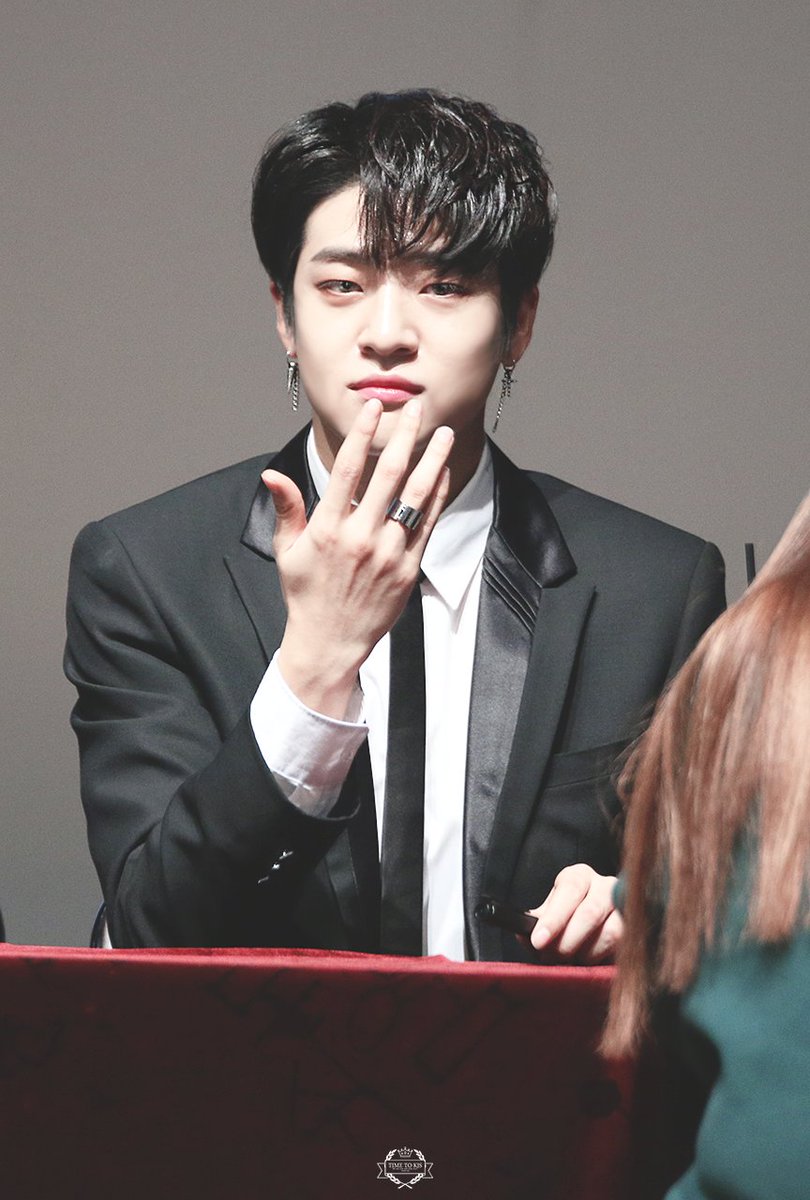 TIMETOKJS's tweet photo. 180106
너는 내 삶에 다시 뜬 햇빛
#김진섭 #JINSUB #진섭 #JASE https://t.co/FtT0Rakkee