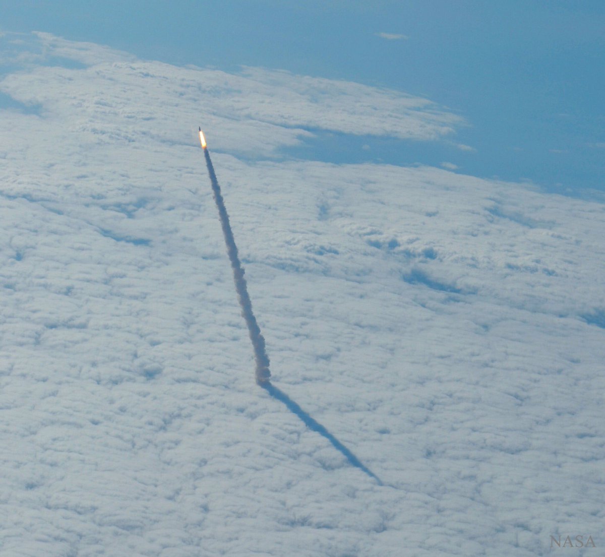 The_SolarSystem's tweet photo. One of my favorites! 'Space Shuttle Rising' #photography  #NASA_App
https://t.co/XSz46YoX1g https://t.co/3fCgxvLd8d
