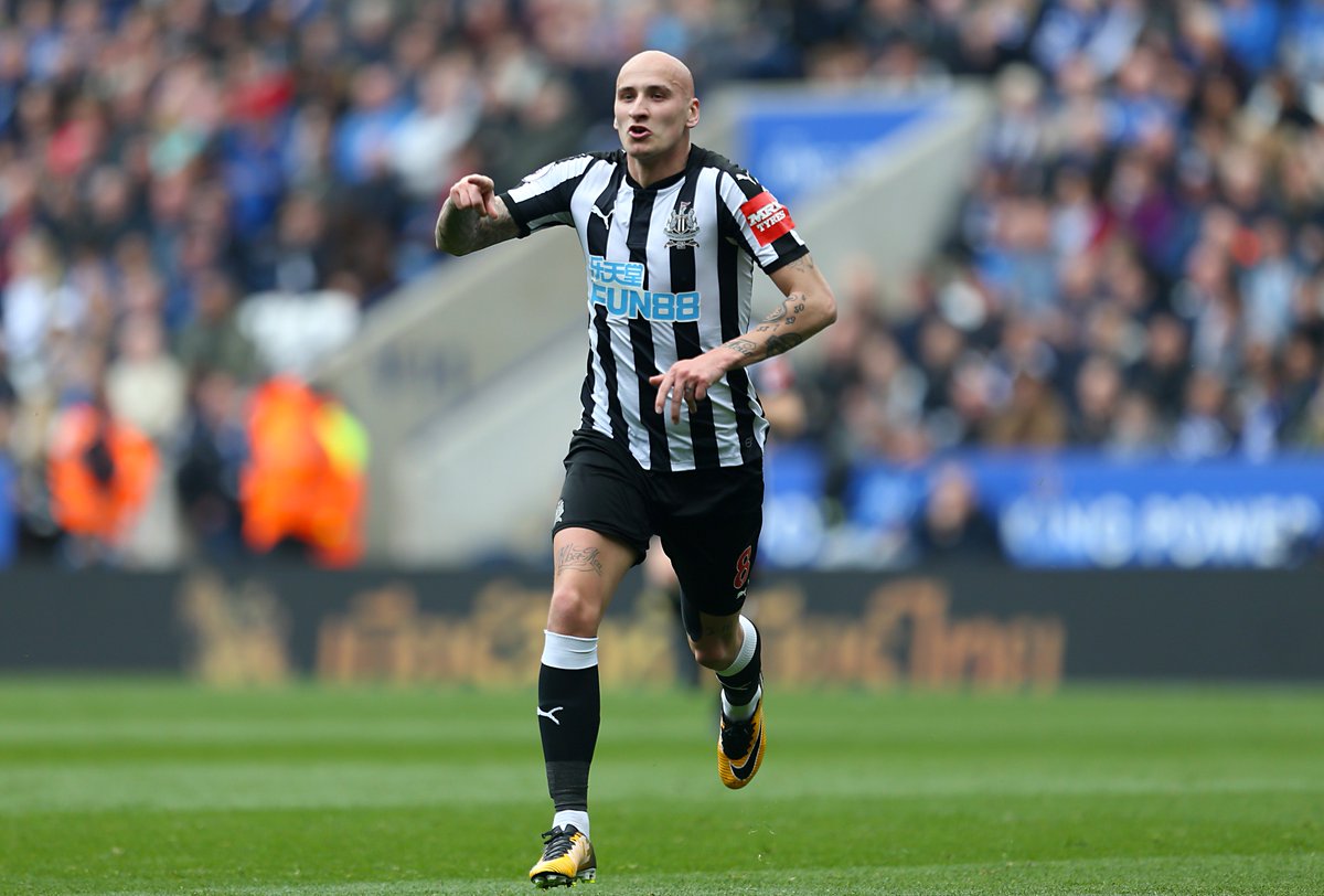 TheSportsman's tweet photo. ✈️ RT if you think this man should be in England's World Cup squad!

#NUFC

#NEWARS https://t.co/2Wgsl9C0sX