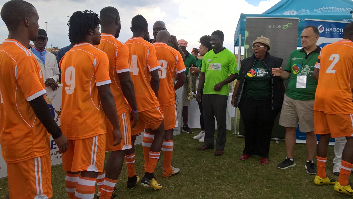 Nomazwe3's tweet photo. Premier David Makhura, MEC Faith Mazibuko presenting medals to the Nigerian team at Premier's Social Cohesion games #PSCG18 @GautengSACR https://t.co/iBG9GdNIZc