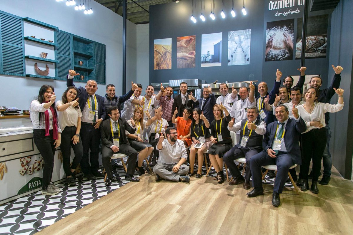 ozmenun's tweet photo. IBATECH 2018'i harika tatlar, unutulmaz anılar ve keyif dolu atölye çalışmalarıyla sonlandırdık!
Özmen Un olarak bu güzel çalışmalarda emeği geçen herkese çok teşekkür ederiz.
#özmenun #ibatech2018 https://t.co/CliF5mWy9O
