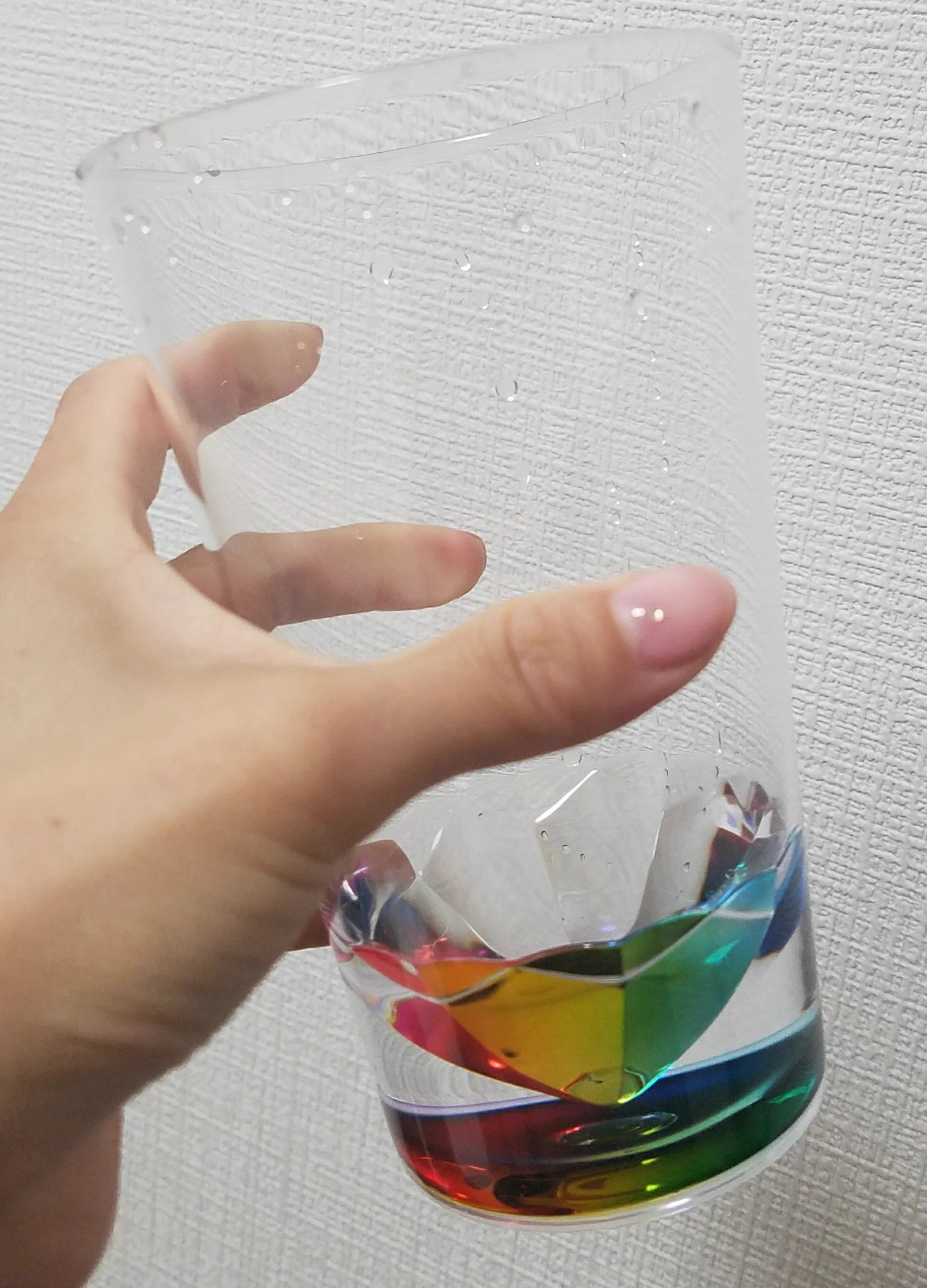 憂鬱な日々もこれで楽しくなっちゃうかも！？ニトリのコップで毎日が虹色気分♪