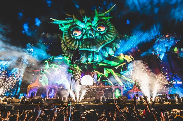 RoyalDiamondTrv's tweet photo. Get your EDC booking done now!😍 #edc #hotels #lasvegas #edc2018 #travel #discounthotels #clientivity #plur #edm #edmfamily #edchotels #vegas #edm100 #miami #vegas #newyork #london #mexico #edclasvegas https://t.co/rQMwvCxuEg https://t.co/aSv9vlgQmE