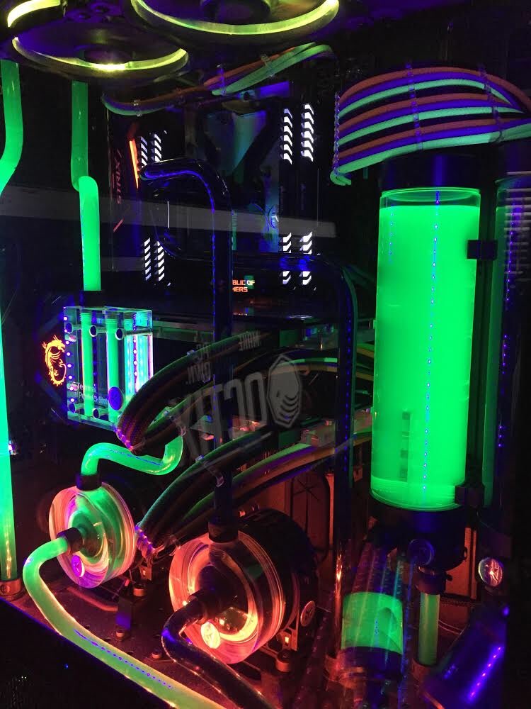 Octix_Customs's tweet photo. Thank you @zulufella for sending us these amazing pics of our cables in your pc! BEAUTIFUL! https://t.co/yqecYpOTcu