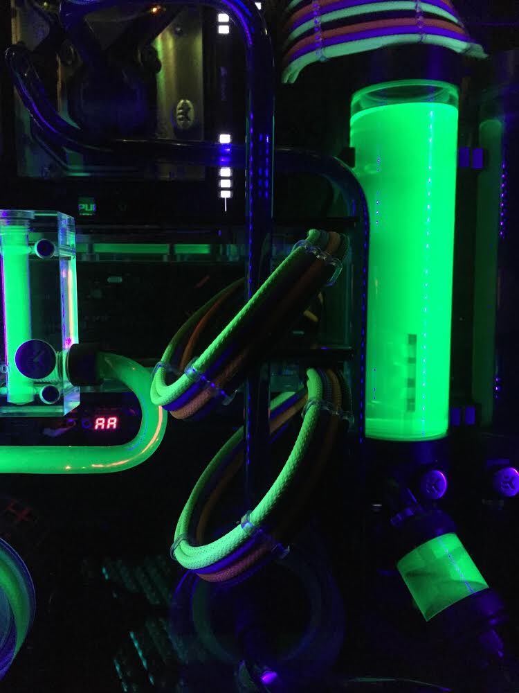 Octix_Customs's tweet photo. Thank you @zulufella for sending us these amazing pics of our cables in your pc! BEAUTIFUL! https://t.co/yqecYpOTcu