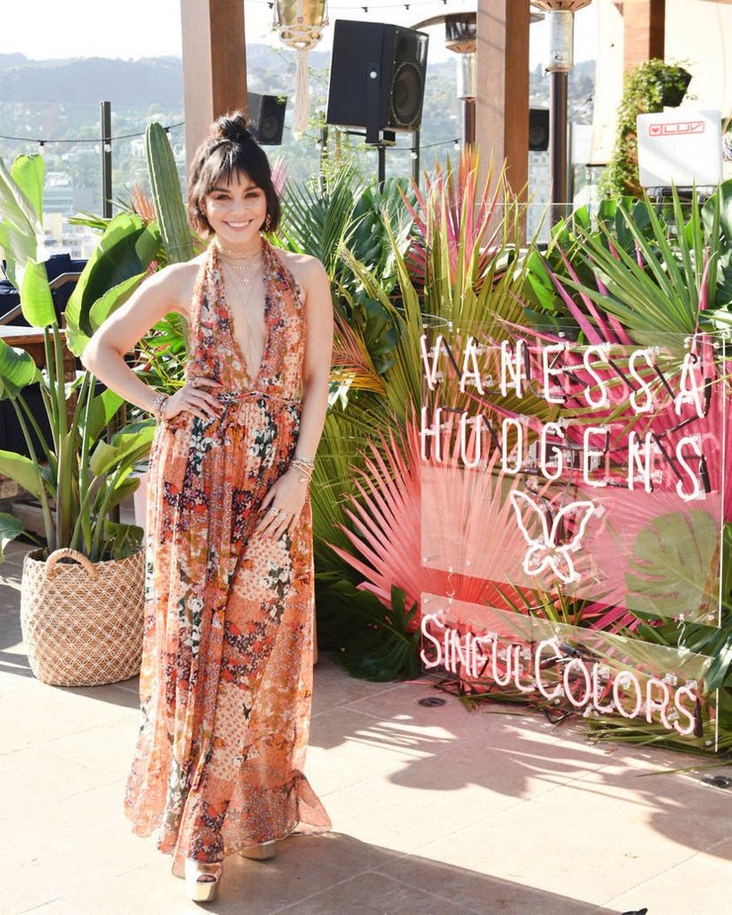 18sChella's tweet photo. Vanessa Hudgens at her SinfulColors Festival collection https://t.co/n1IgNGXNVv