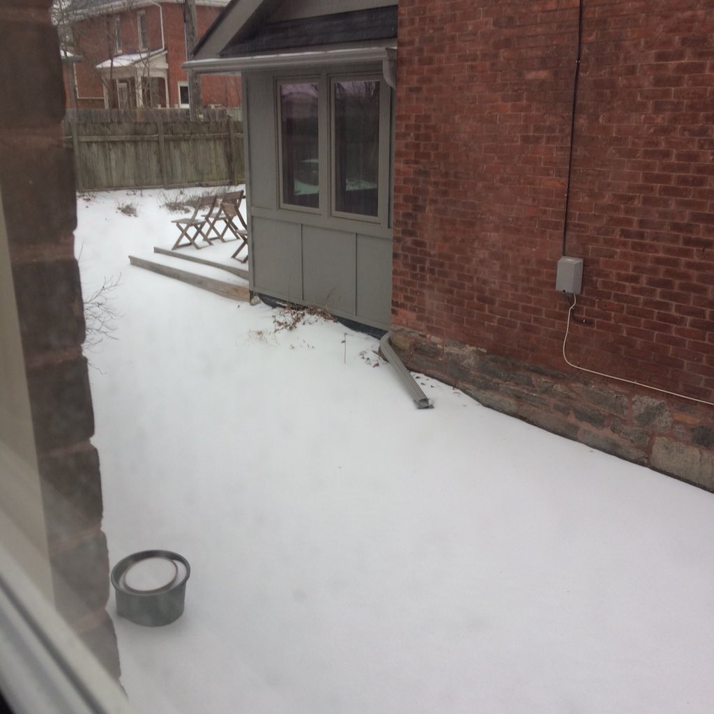 perspicuity1's tweet photo. @billtemp @Ptbo_Canada Outside isn’t ordinary #OnStorm #midApril https://t.co/ap3kdnBHOj
