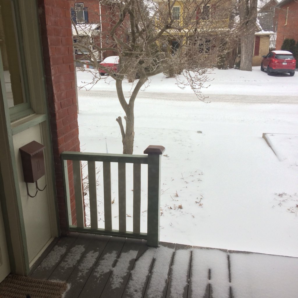 perspicuity1's tweet photo. @billtemp @Ptbo_Canada Outside isn’t ordinary #OnStorm #midApril https://t.co/ap3kdnBHOj