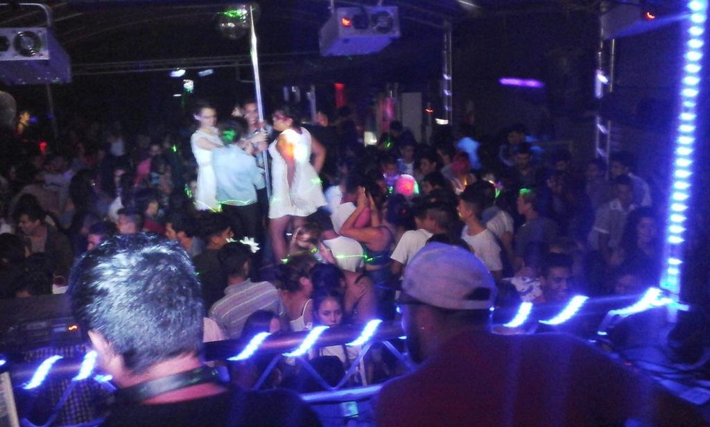 JoseColmann's tweet photo. #Somosfiesta #Domino https://t.co/GYVAWiyvK8