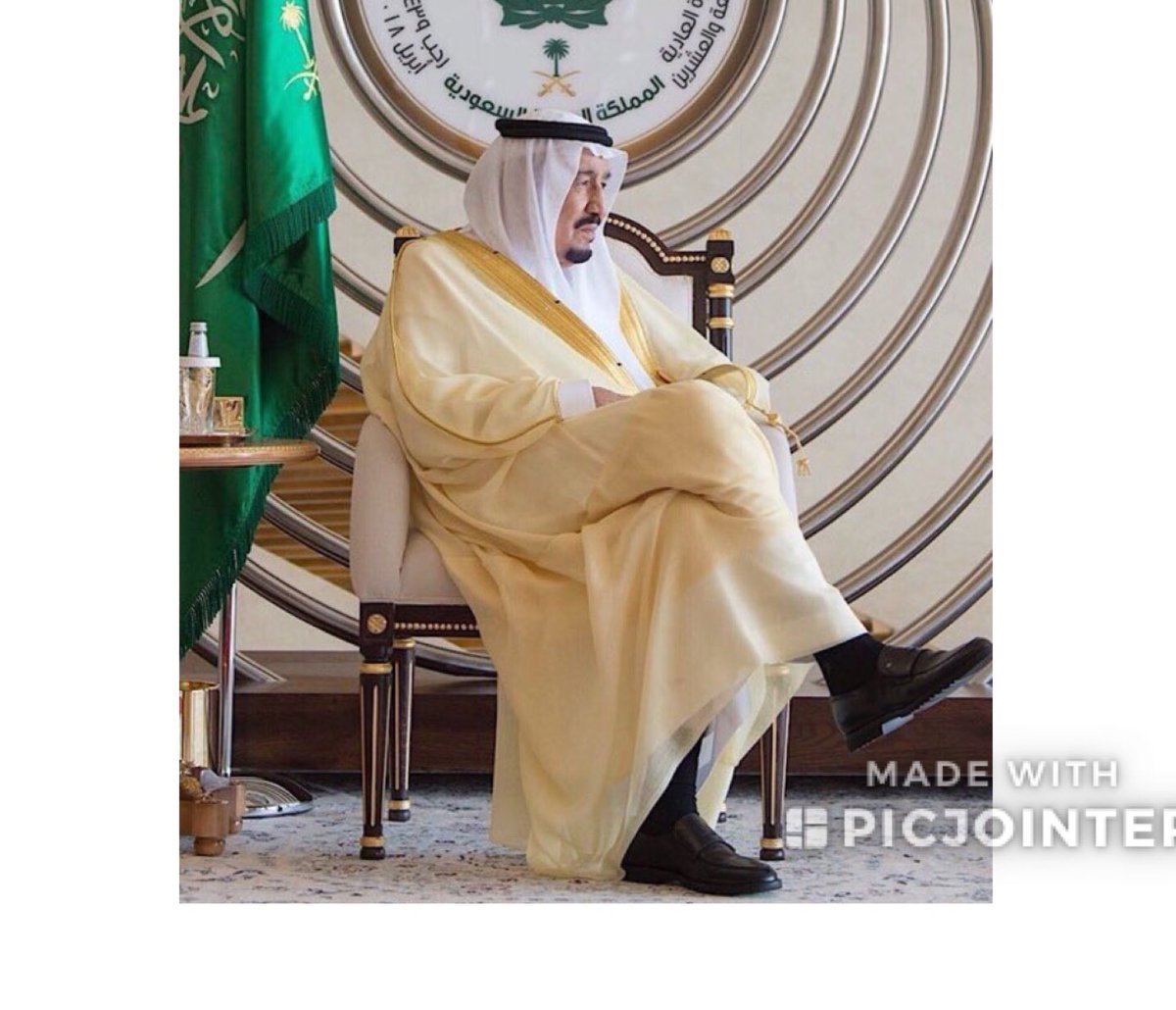 yasseraltwaijri's tweet photo. أنا وانا قاعد على الكرسي اقدر
... أوقِّف  العالم  على  رجل  وحده
----
#قمه_الظهران https://t.co/QNxYm2fFJL