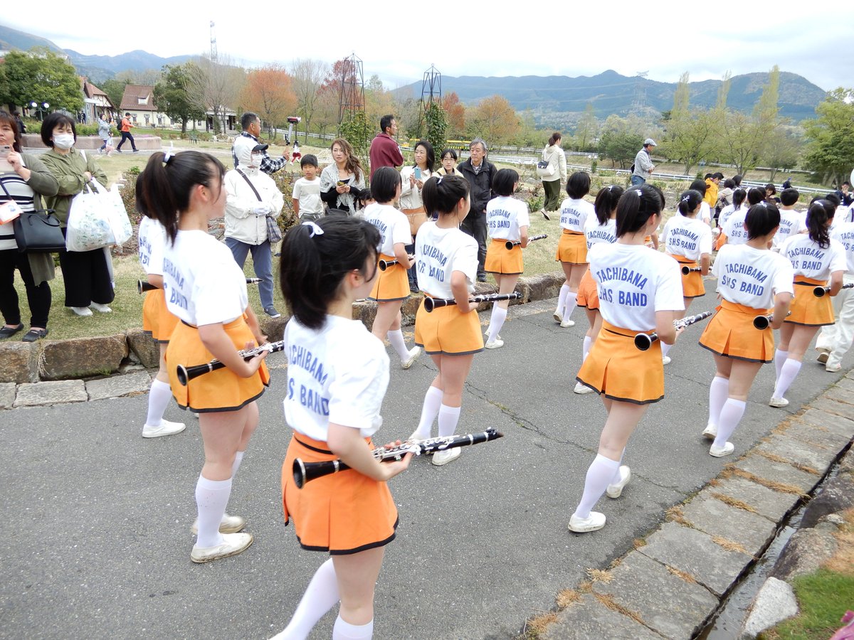 あまくち En Twitter 京都橘高等学校吹奏楽部を見に ブルーメの丘 行ってきました 気温は低く寒かったのですが部員さんは元気いっぱいでした 京都橘高等学校吹奏楽部のみなさま本日もありがとうございました