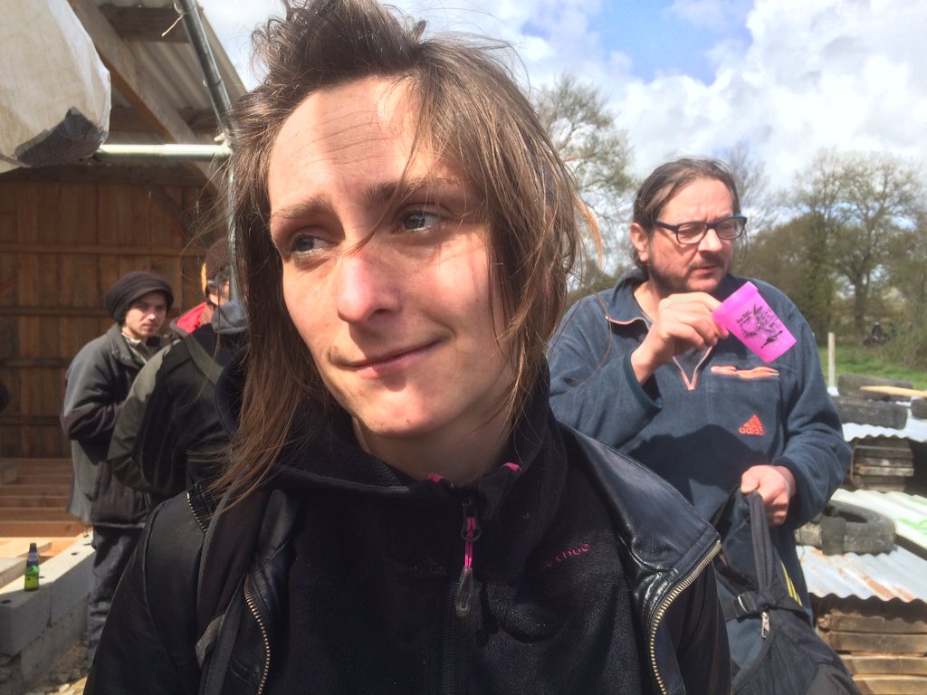 yangauchard's tweet photo. #NDDL Sarah, 29 ans, installée sur #zad depuis 3 ans: "Le vrai visage de Macron se dévoile. Son objectif: détruire toutes les formes de solidarité qui existent. Donc tout ce que représente la Zad. On va tenir et rester vivre ici" https://t.co/xOp1dE3LMR