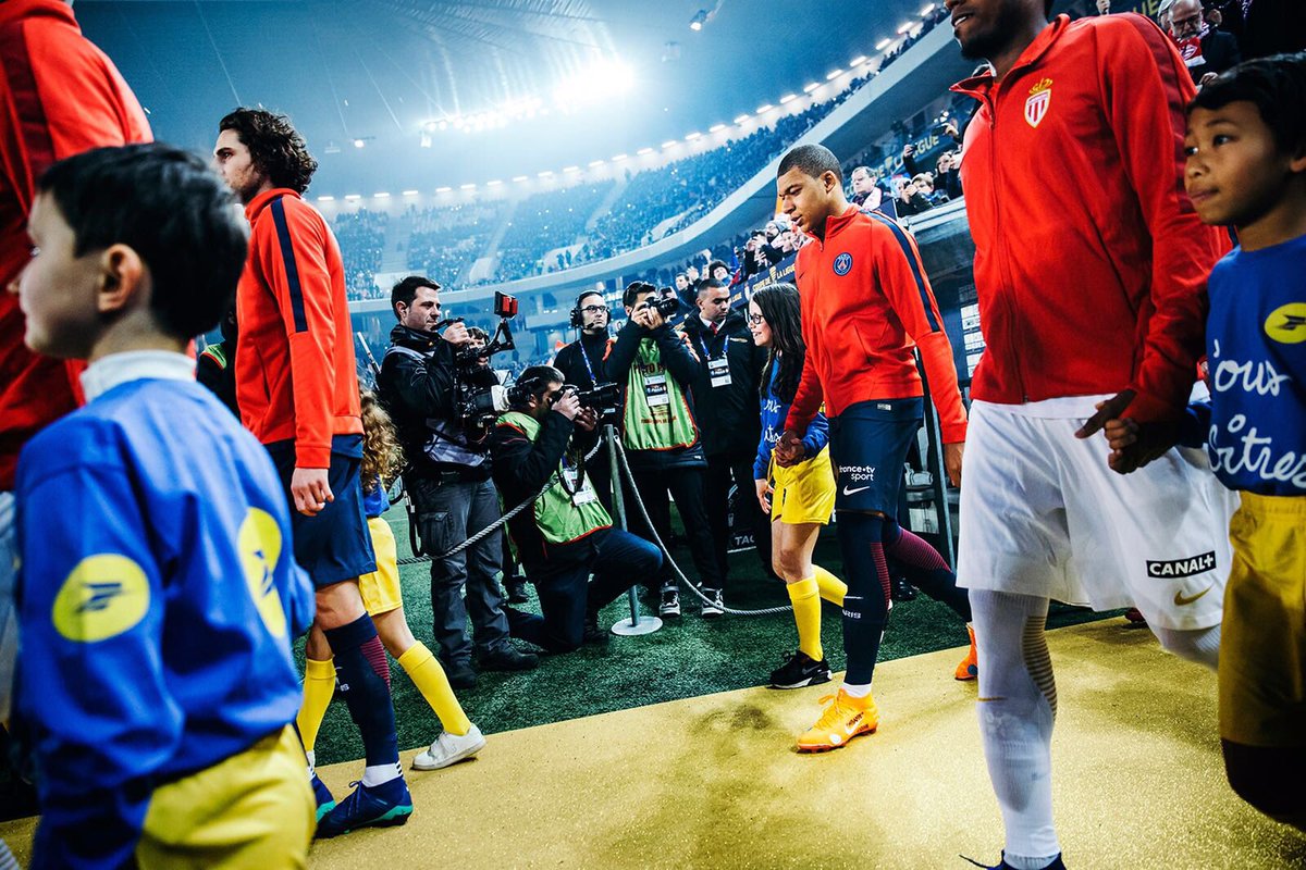 KMbappe's tweet photo. Retour au Parc 🆚 Monaco 🏟 

Balle de match...🏆🤞🏽 https://t.co/nsKRZHtMad