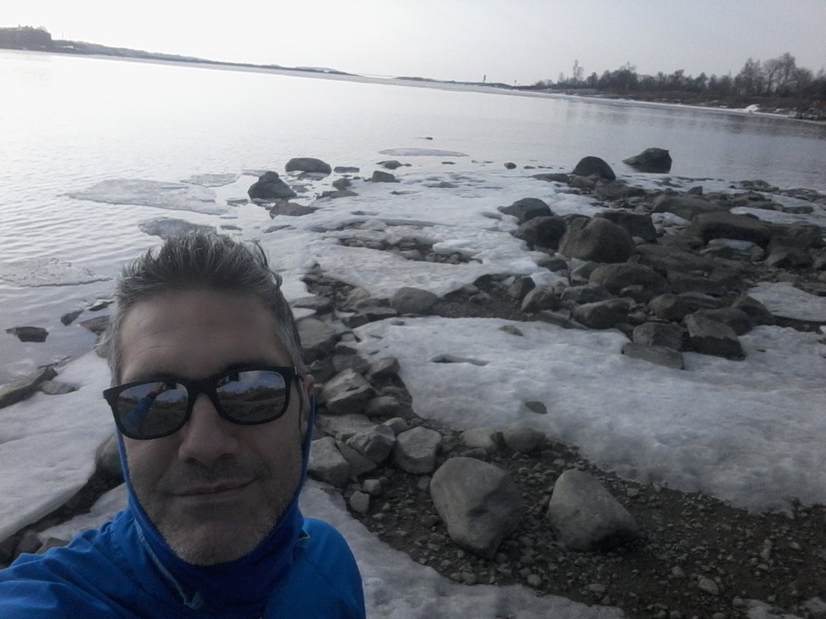 manuel7510's tweet photo. Keep on running #Helsinki #icebeach 🏃🏃 https://t.co/RIdSiUBvb5