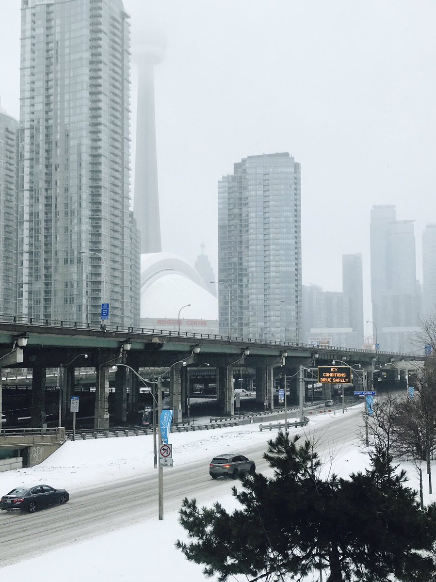 Aalia_Adam's tweet photo. Woke up and it was February...in Montreal! 🙈#Backtobed #gohomespringyouredrunk #Toronto https://t.co/pRW5rJ5EUA