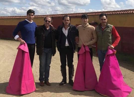 infohenche's tweet photo. Ayer gran tentadero de preparación en casa de D. Julio García de cara al domingo 22 de Abril #Madrid. https://t.co/rTQuhvt1uc