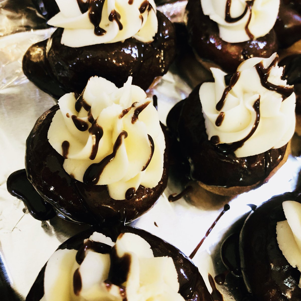 FionasCoffeeDTW's tweet image. Retweet to Get 3 Free Mini Donuts!!