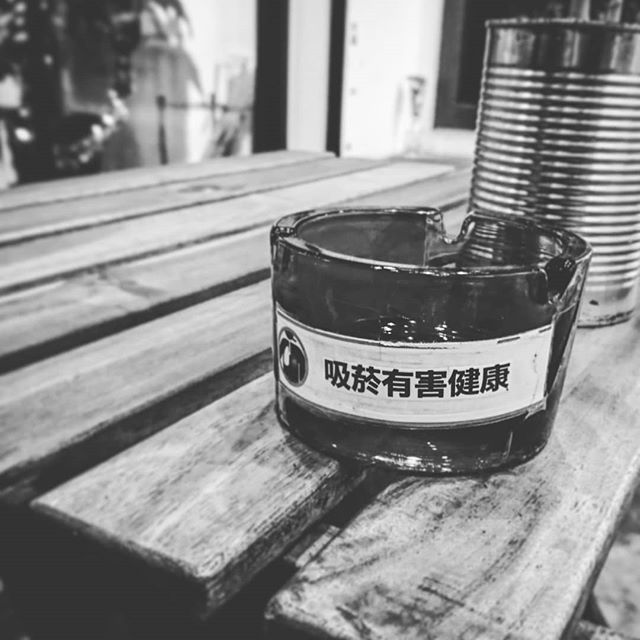 Waiter? Can I get an ashtray with a side of judgement?

#blackandwhite #taipei #taiwan #passiveagressiveutensils