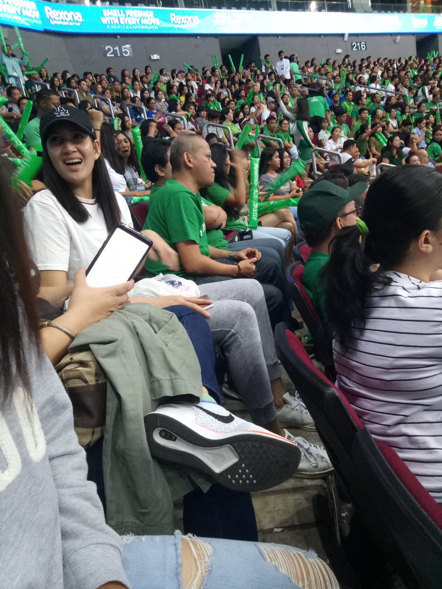 Archertensity's tweet photo. Ang saya-saya niya kapag nakaka-score ang Lady Spikers 💚 Seatmate ☺☺ https://t.co/m4AHYU0QGs
