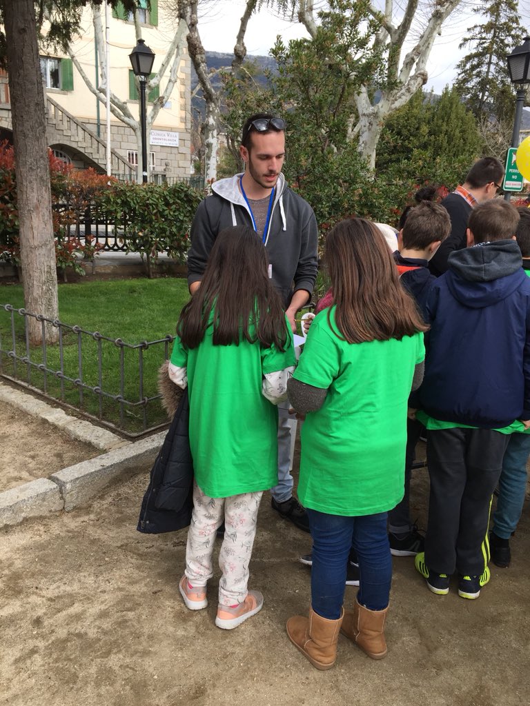 lialimcaoco's tweet photo. #gymkanaSTEM #GymakanaSTEM @CTIFMadridOeste El Escorial, voluntario explicando la prueba. https://t.co/SfLnJ1J1e8