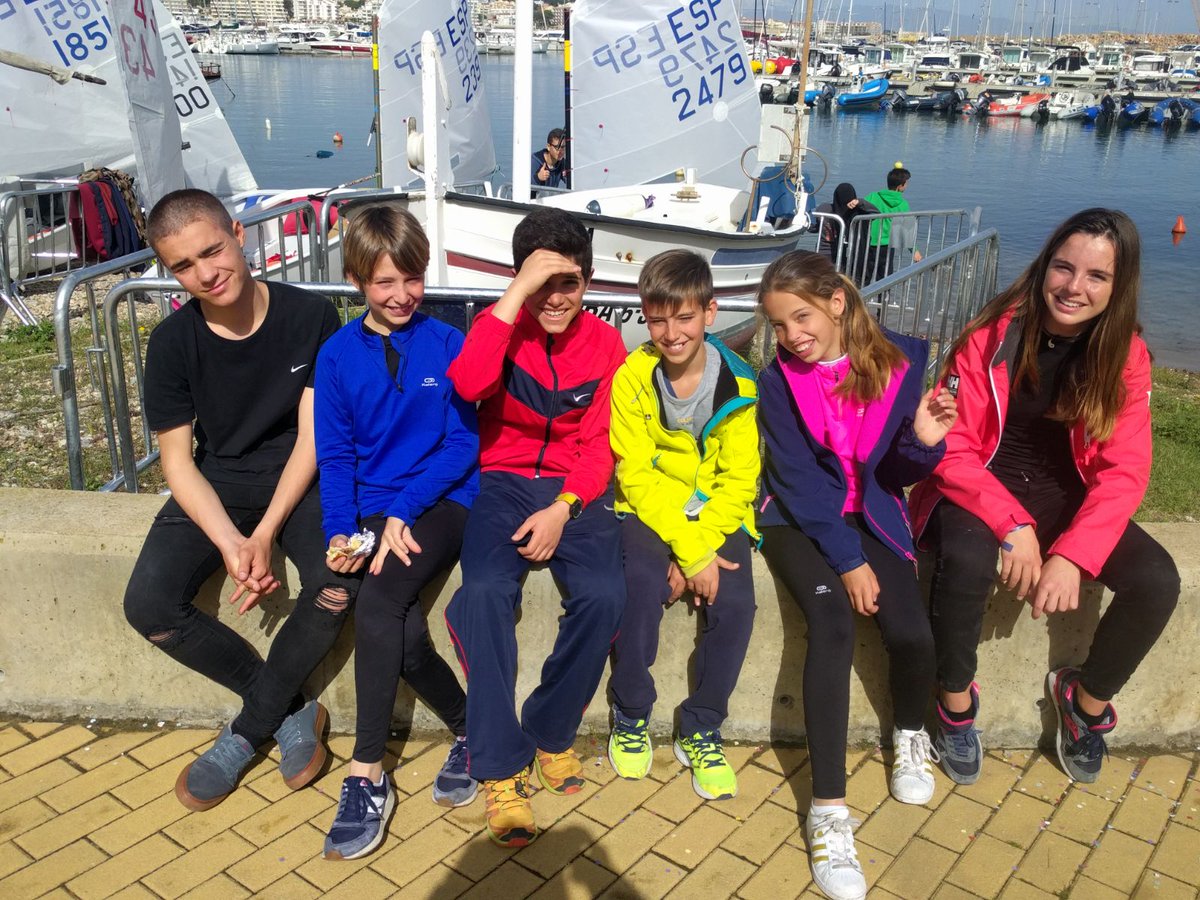 cnestartit's tweet photo. Els nostres regatistes ja estan preparats per la 2a jornada del #opticat18 al @nauticescala . Molta sort i bons vents Equip CNE!! ⛵️
#sailing #vela #regates18 #estartit #classeoptimist #campionatcatalunya https://t.co/pIxXkOvw0q