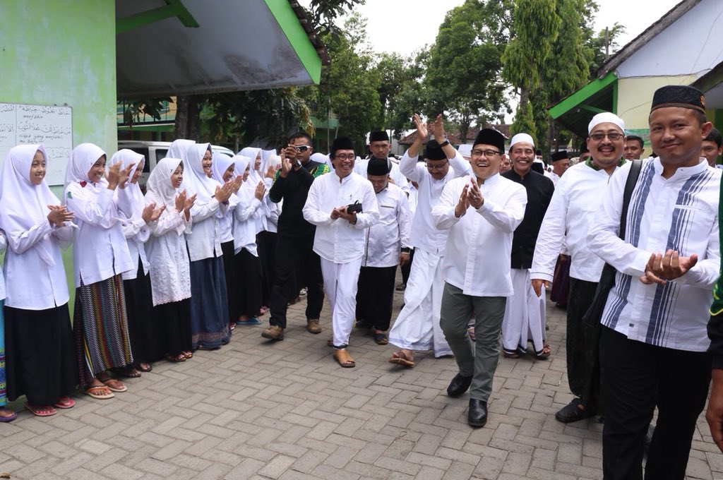 cakimiNOW's tweet photo. Ayo menangkan pasangan no 2 Pemilihan Gubernur Jawa Timur ; Syaiful-Puti !!@gusipul64 dan @puti_soekarno https://t.co/WJpwtE6KV1