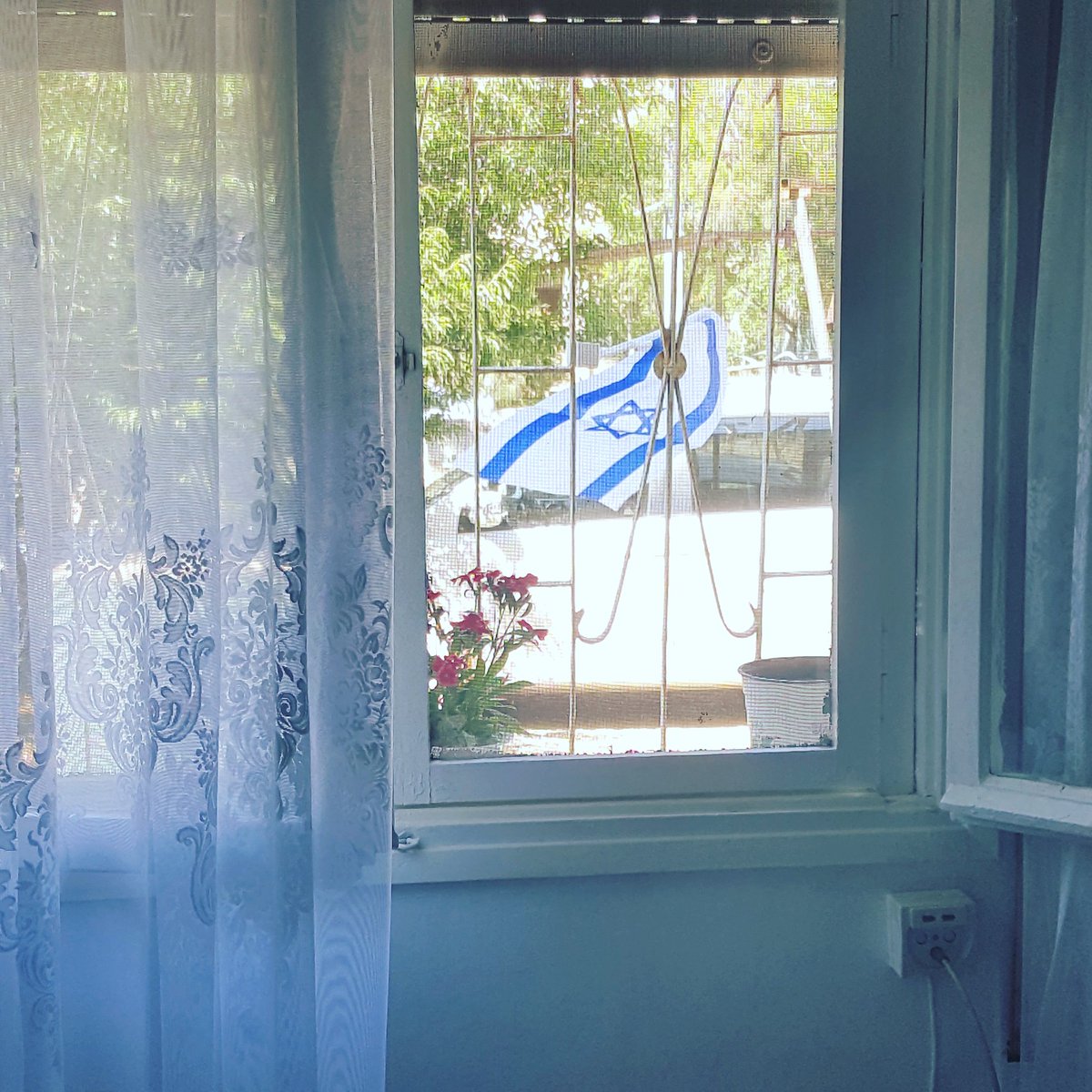 LA_Stoffel's tweet photo. Our Flag in the window #Jerusalem  #70YearsIsrael #Independence https://t.co/VumZLd3Hwf
