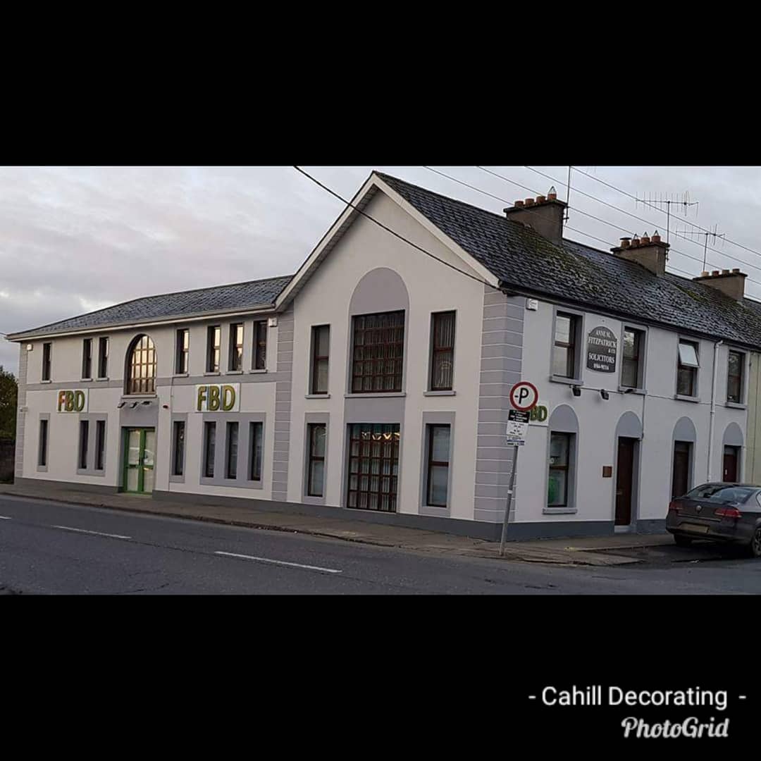 CahillPainter's tweet photo. Painted building exterior with varnished teak windows.
#buildingexterior #powerwashed #powerwashinglife #exterior #exteriorpaint #exteriordesign #teak #teakwindows #paintersofinstagram #paint #paintlife #masking #maskingpaper #frogtape #wooster #woosterbrush #woostergoldedge https://t.co/376qHHCMum